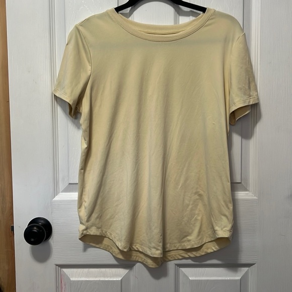 3/$20 Hyba pale yellow  shirt - Picture 1 of 3